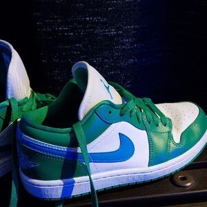 Nike Emerald and White Shoes